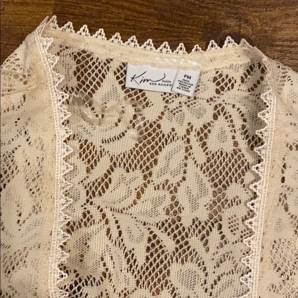 Cream laced shawl - Picture 2 of 3